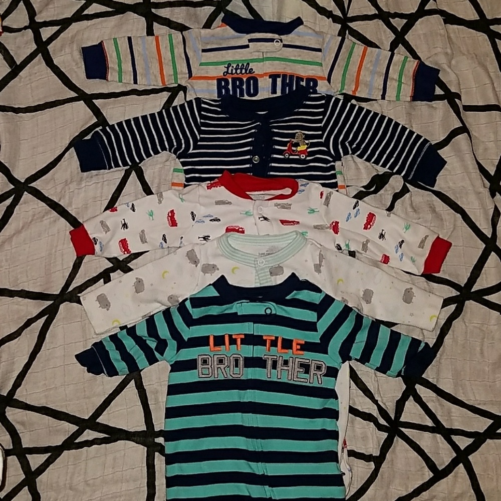Five 3m baby footies from Carter's